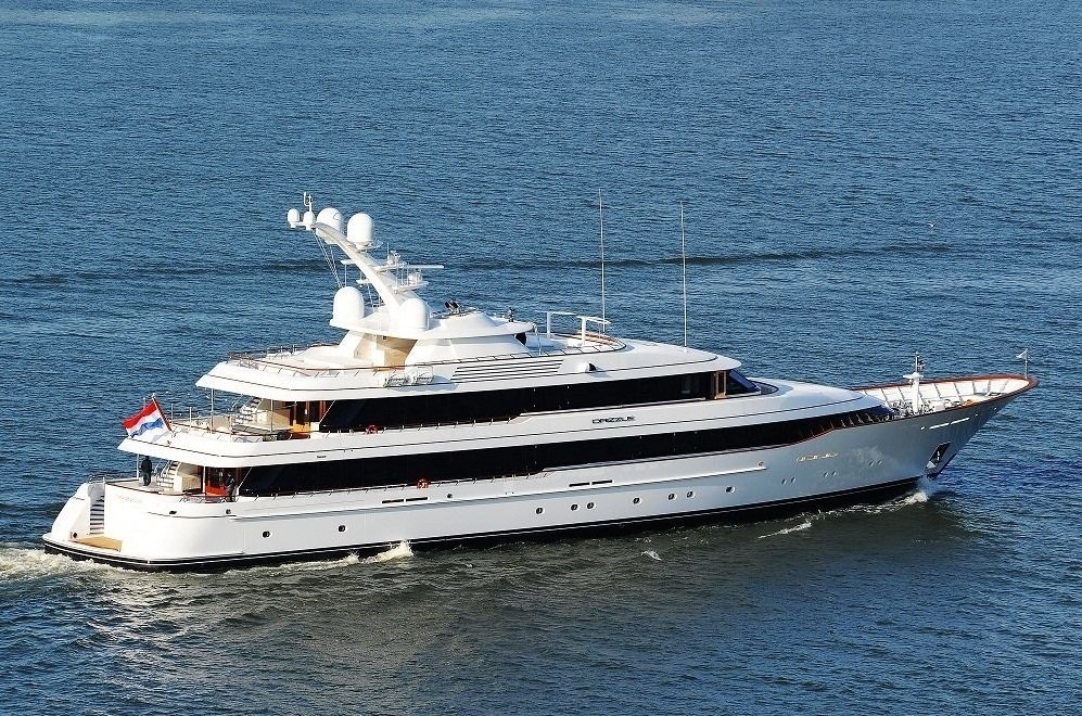 drizzle feadship yacht